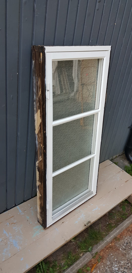 ARTIKELNUMMER 557 1 st kopplad badrumsfönster med spröjs Mått: B 58,5 H 128,5 Pris:2500 Kr