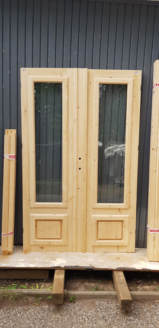 ART 655 Nytillverkad pardörr i gammal stil Mått B130 x H200 cm Öppnas utåt Handtag på höger sida Pris 15000 kr Tillkommer 1000 kr för gångjärn och låskista