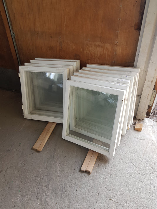 art 851 9st gamla fönster utan karm B53 H58 1500kr st (Borlänge)