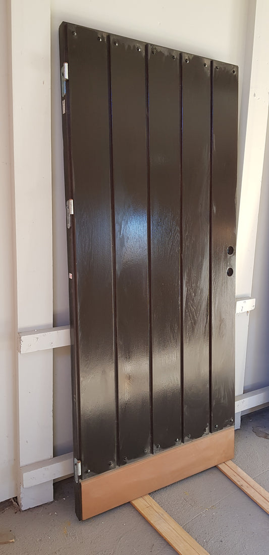 art 29 Ekstrand Dörr isolerad riktig tung dörr med gamla spikar 9000kr (BORLÄNGE)