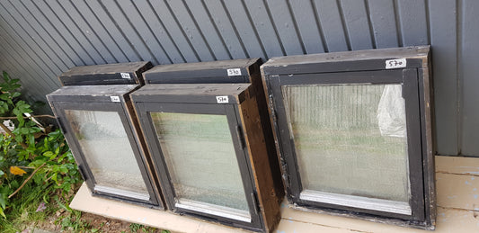 ARTIKELNUMMER 570 5 st kopplade badrumsfönster Mått: B 50,5 H 59 Pris: 1500 Kr/ st