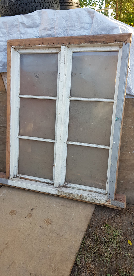 ARTIKELNUMMER 184 b104 h130. enkel glas med äkta spröjs.pris 2500kr