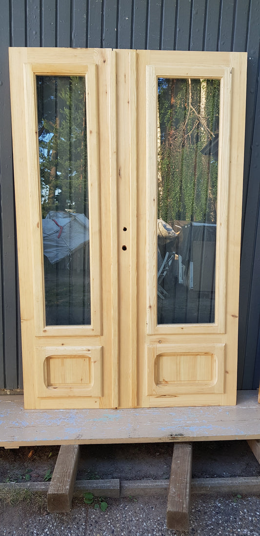 ARTIKELNUMMER 611  Nytillverkad pardörr med glas  Mått: B 130 H 200 Pris: 15000 kr