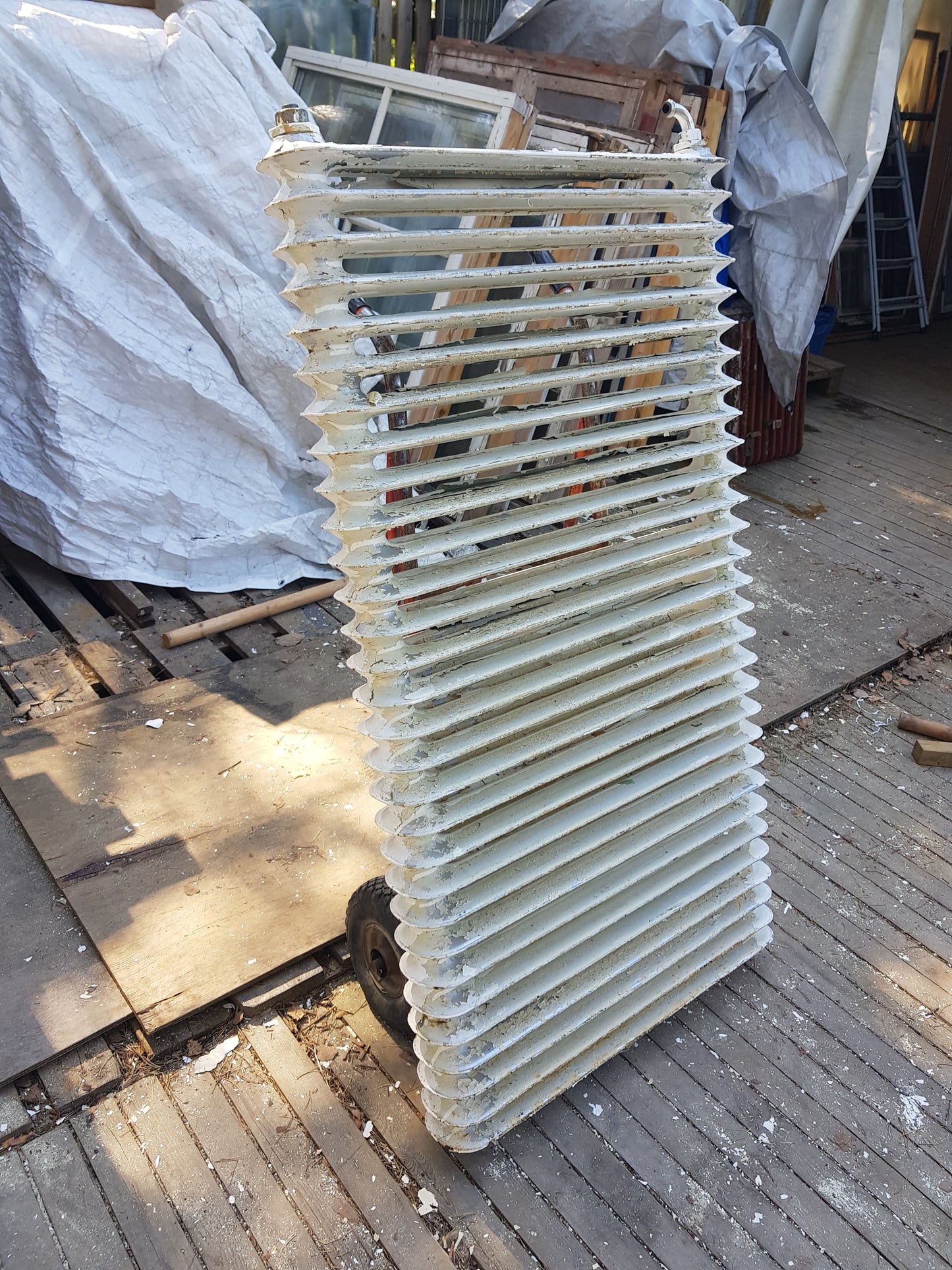 ARTIKELNUMMER 522  Fin gammal Element/Radiator  B 140 H 75 D13 Pris 2500 KR