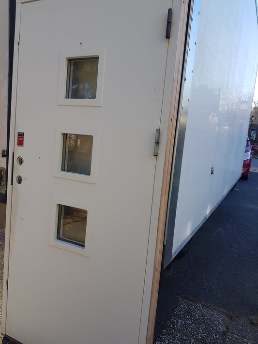 ART 749 1ST B100 H210 PRIS 4500 KR HÖGER