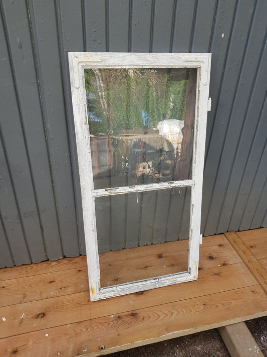 ART 629. b50 H98 600 kr munblåst glas