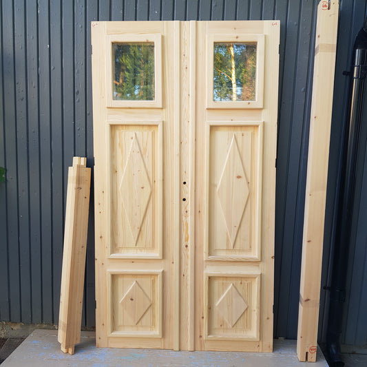 ART 606 Nytillverkad pardörr i gammal stil Mått B120 x H210 cm Öppnas utåt Handtag på höger sida Pris 15000 kr Tillkommer 1000 kr för gångjärn och låskista