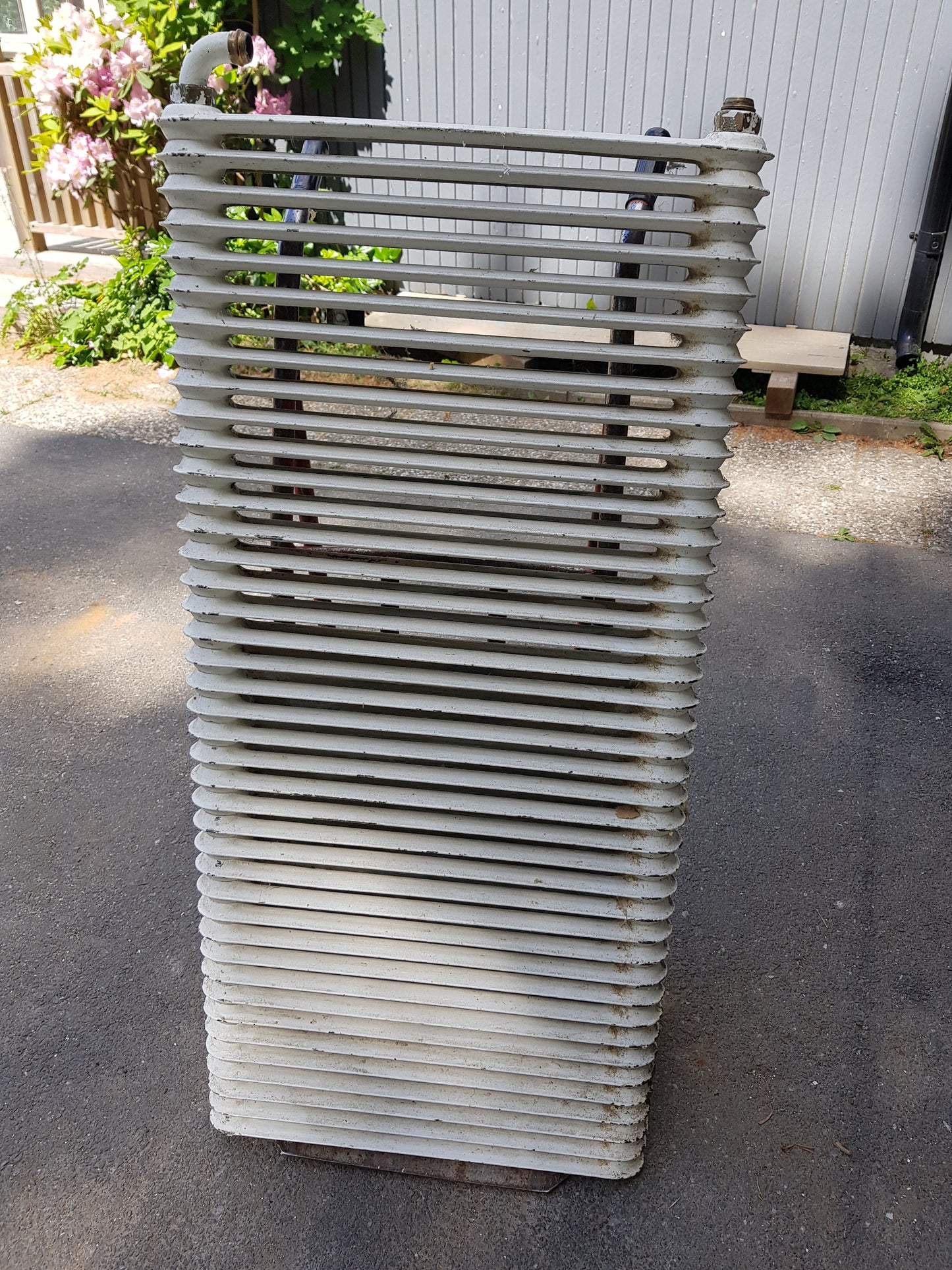 ARTIKELNUMMER 564  En st gammal Element/Radiator B 120 H 60 D 8  Pris :2000 kr