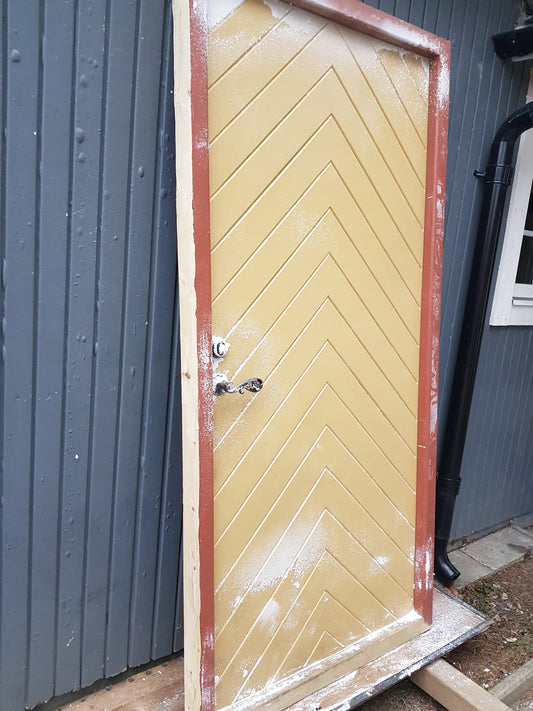 Art 827 b98.5×210×9.5 vänster 9000 kr