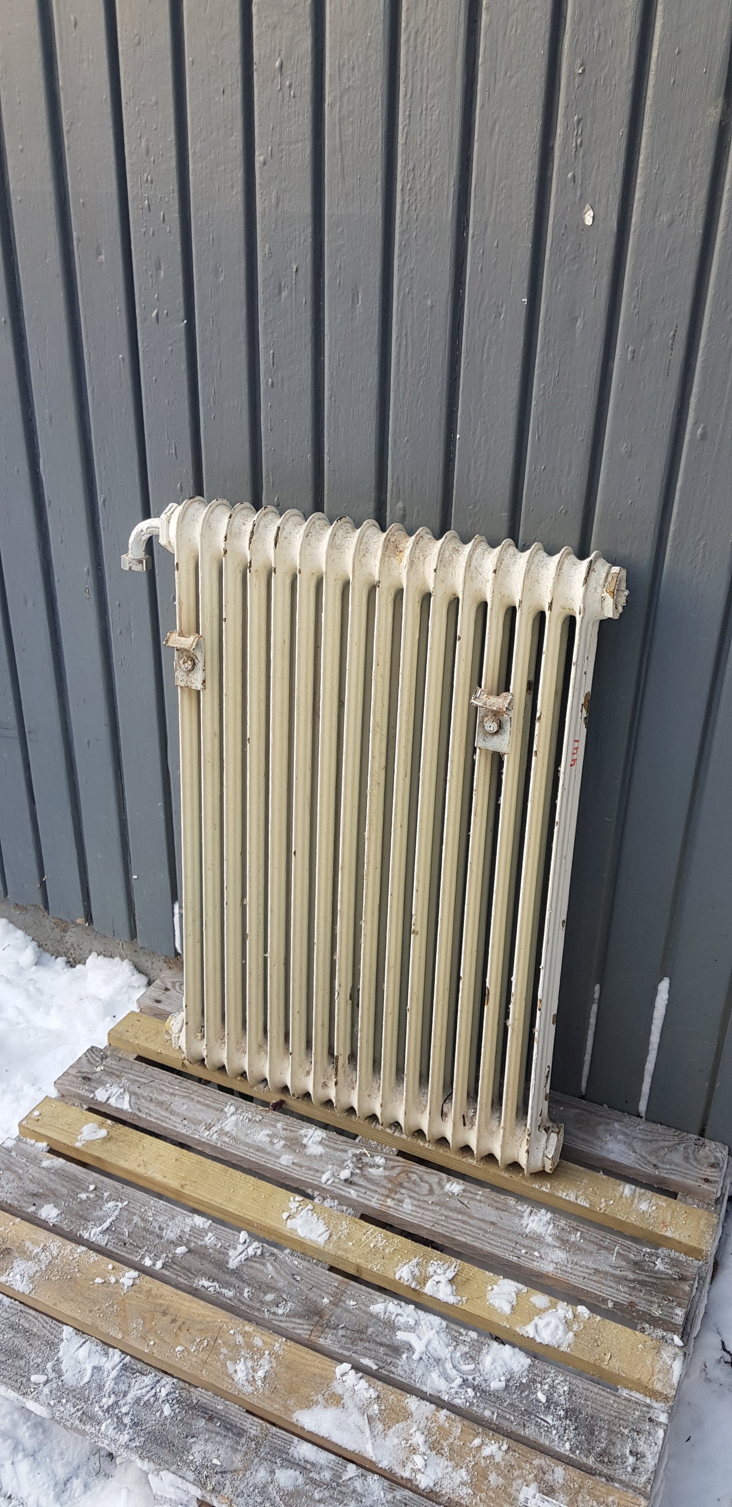 ARTIKELNUMMER 441  Fint gammal Element/Radiator  B 50-58 H 74 D 8 Pris 1500 KR