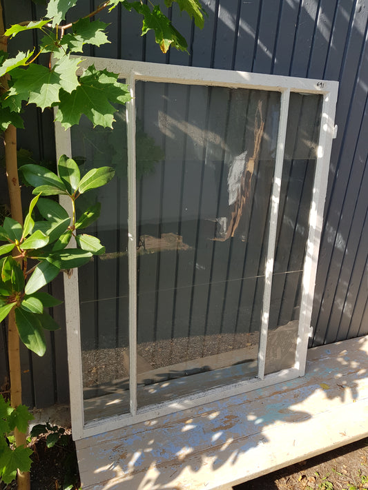 ART 691 B98.5 H 122 PRIS 1500 KR GAMMALT GLAS