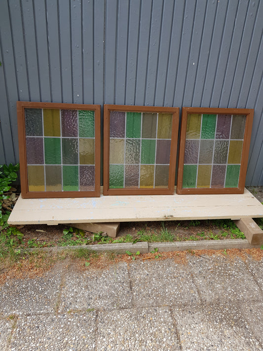 ARTIKELNUMMER 568 1 st fina fönster med blyinfart Mått: B 58 H 71 Pris:1500 Kr/st