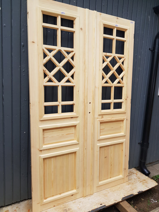 ART 653 Nytillverkad pardörr i gammal stil Mått B130 x H210 cm Öppnas utåt Handtag på höger sida Pris 15000 kr Tillkommer 1000 kr för gångjärn och låskista