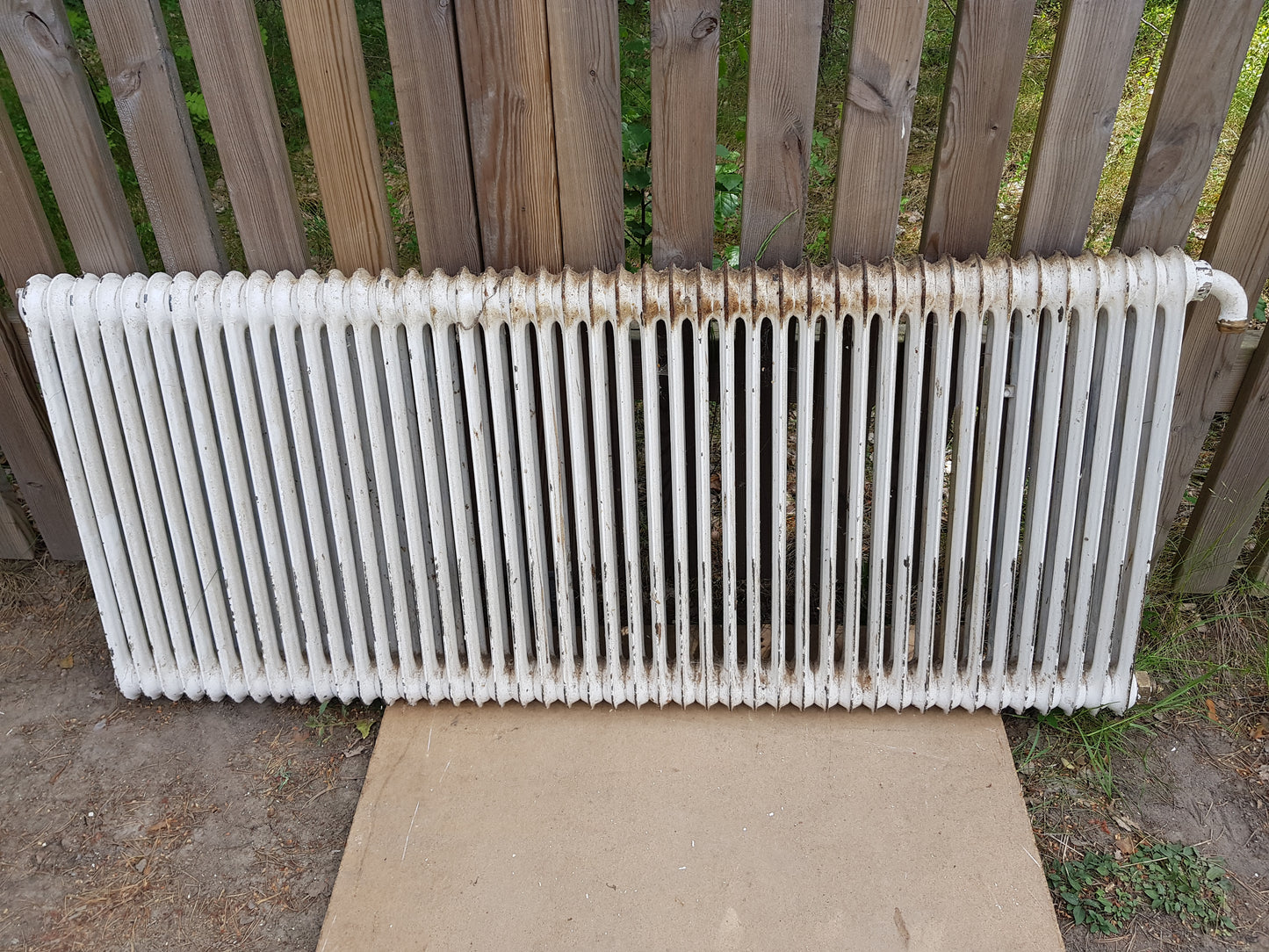 ARTIKELNUMMER 565  En st gammal Element/Radiator  B 130 H 60 D 8  Pris :2500 kr