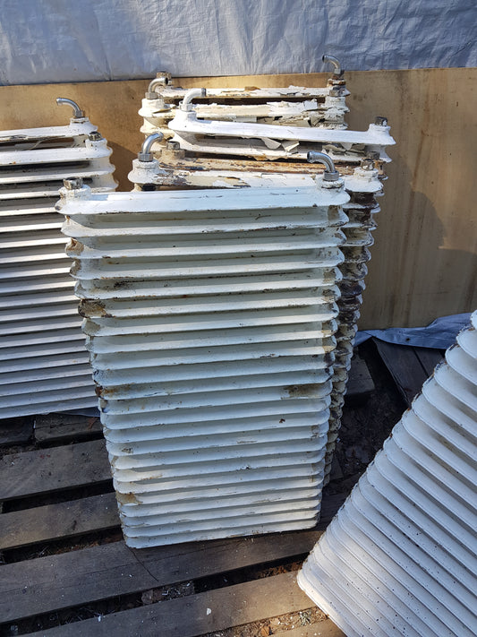 ART 499 6st b105 h60. b99 h58 pris 2000kr ST