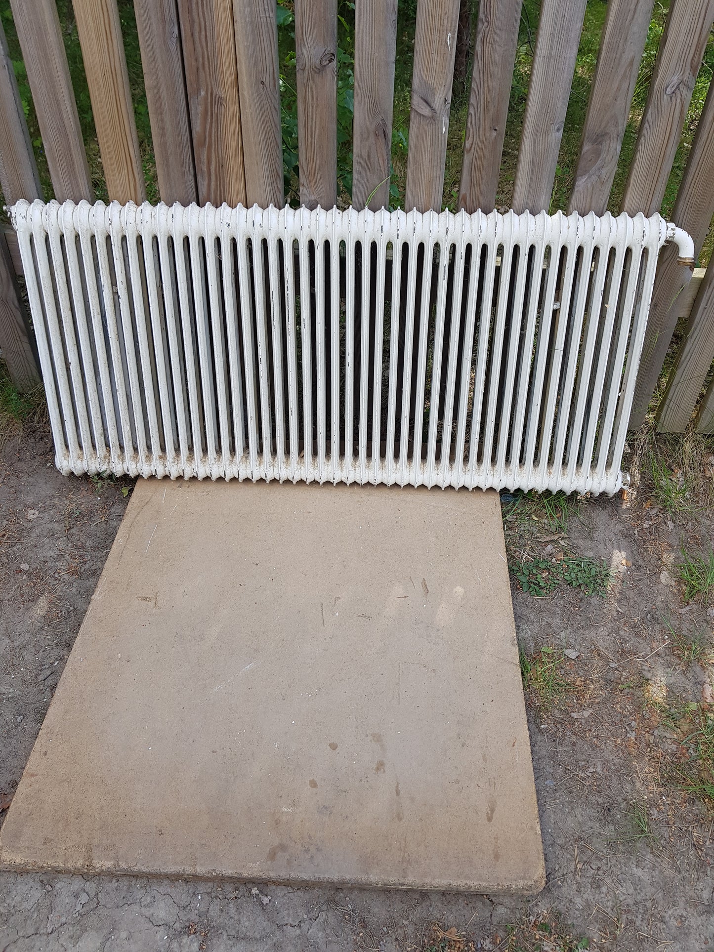 ARTIKELNUMMER 564  En st gammal Element/Radiator B 120 H 60 D 8  Pris :2000 kr