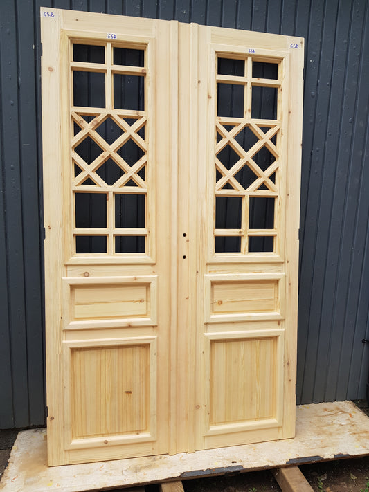 ART 652 Nytillverkad pardörr i gammal stil  Mått B130 x H210 cm Öppnas utåt Handtag på höger sida Pris 15000 kr  Tillkommer 1000 kr för gångjärn och låskista