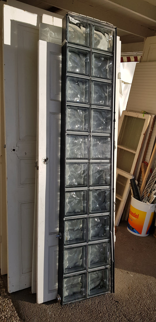 ART 801 B40 H193 D8.5 3GLAS BLOCK 1000 KR en spricka på ena block