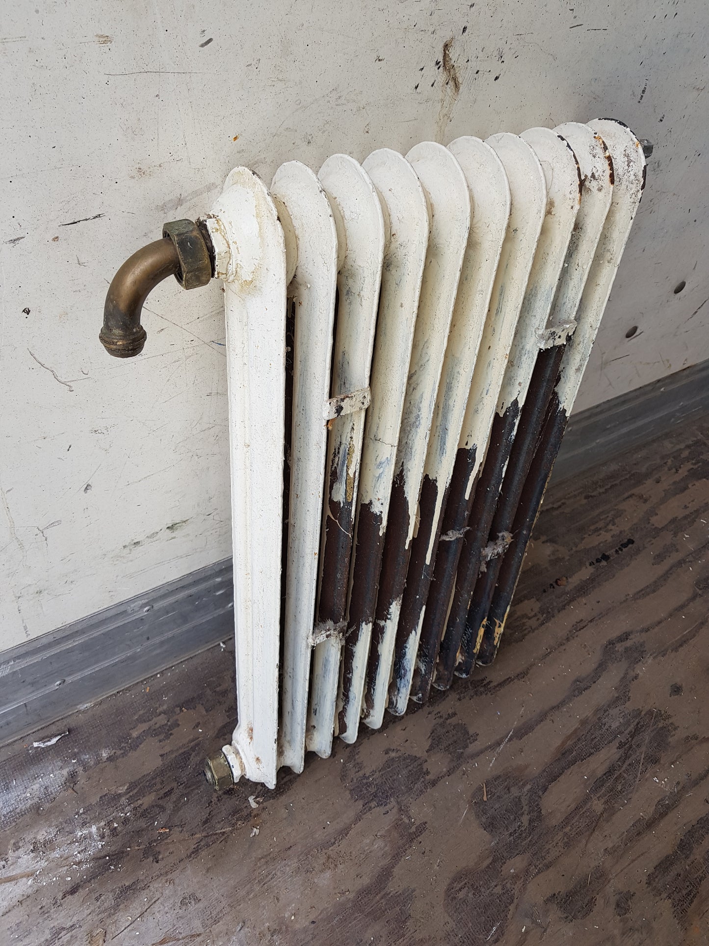 ARTIKELNUMMER 566  En st gammal Element/Radiator B 30 h 60 D 8  Pris :1250 kr