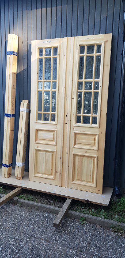 ART 427 Nytillverkad pardörr i gammal stil  Mått B120 x H210 cm  Mått B130 x H210 cm Öppnas utåt Handtag på höger sida Pris 15000 kr Tillkommer 1000 kr för gångjärn och låskista