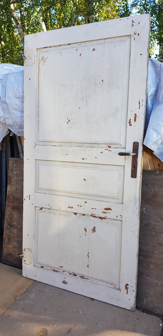 ARTIKELNUMMER 176 Antik Spegeldörr från 1700 talet med gammalt gångjärn säljes med karm som är nytillverkad.