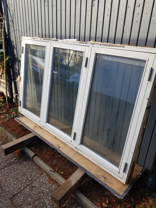 ART 555  B 195  H 117 PRIS 6500 KR 3glas mockfjärd