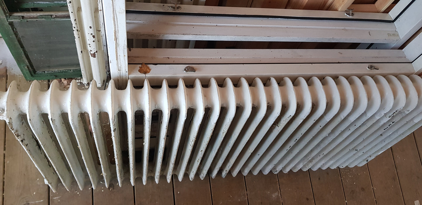 ARTIKELNUMMER 444 Fin gammal Element/Radiator B 130 H 59 D 13 &nbsp;Pris 2500KR