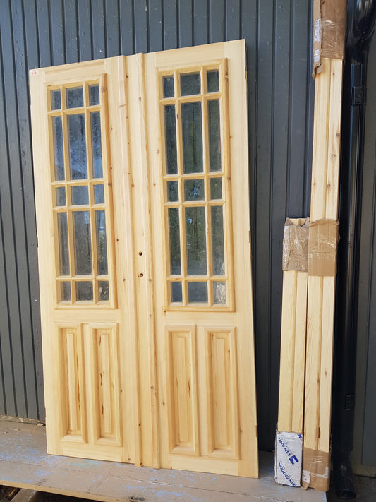 ART 612 Nytillverkad pardörr i gammal stil Mått B120 x H210 cm Öppnas utåt Handtag på höger sida Pris 15000 kr Tillkommer 1000 kr för gångjärn och låskista