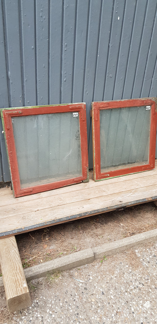 Art 01P 2st B53 H56 D2 munblåsta 650 kr per st