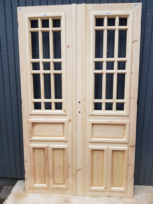 ART 650 Nytillverkad pardörr i gammal stil Mått B130 x H210 cm Öppnas utåt Handtag på höger sida Pris 15000 kr Tillkommer 1000 kr för gångjärn och låskista