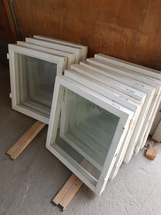 art 851 9st gamla fönster utan karm B53 H58 1500kr st (Borlänge)