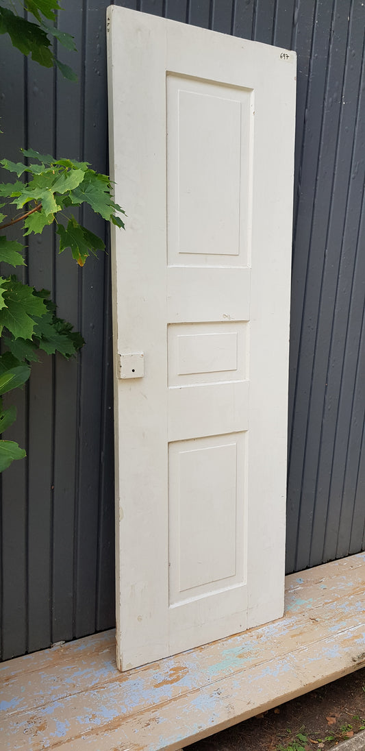 ART 697 B61 H184.5 D3 PRIS 2000 kr vänster