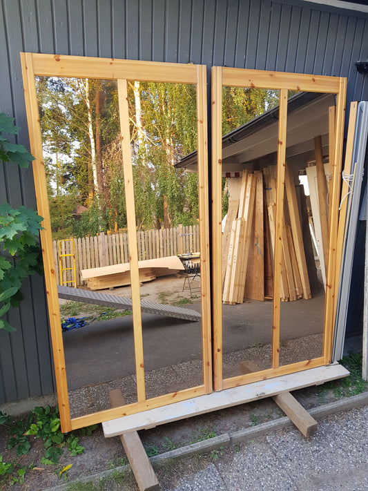 ART 711 Mått: B101.5+101.5 cm H216 cm D3.5 cm Pris 6000 kr