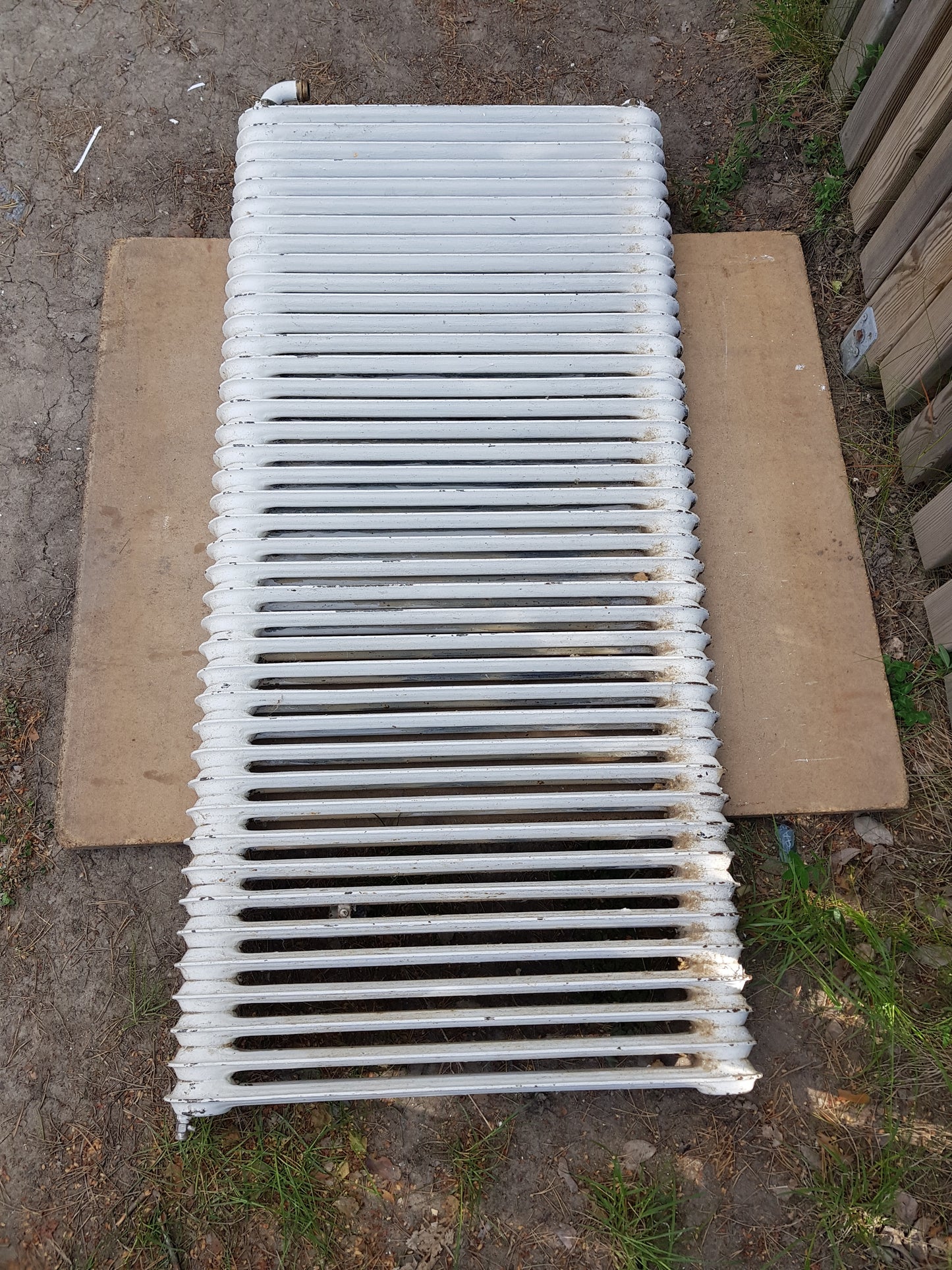 ARTIKELNUMMER 564  En st gammal Element/Radiator B 120 H 60 D 8  Pris :2000 kr