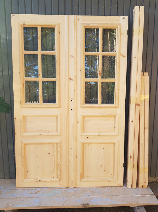 ART 686 Nytillverkad pardörr i gammal stil Mått B140 x H210 cm Öppnas utåt Handtag på höger sida Pris 15000 kr Tillkommer 1000 kr för gångjärn och låskista