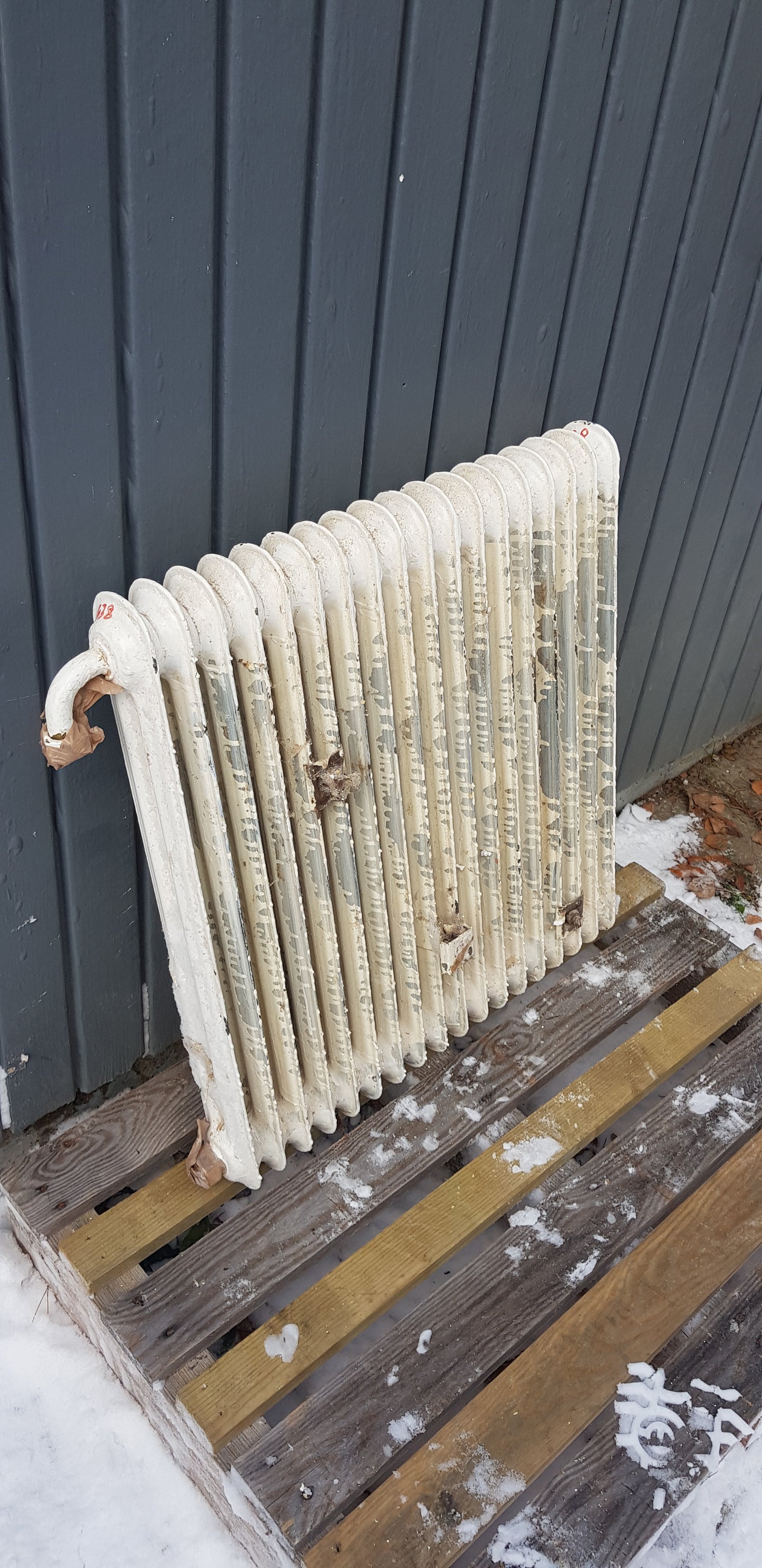 ARTIKELNUMMER 438  Fint gammal Element/Radiator  B 55 H 60 D 8 Pris 1500 KR