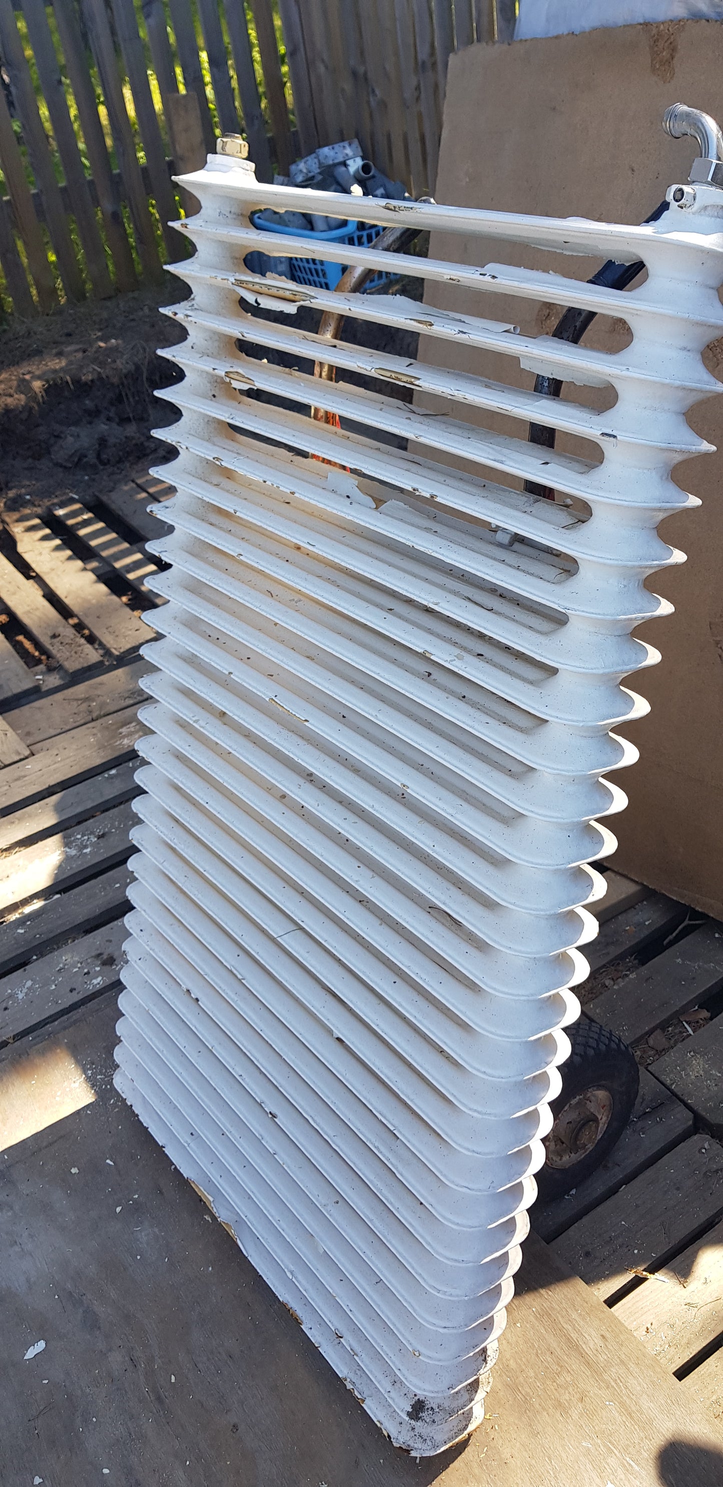 ARTIKELNUMMER 521  Fin gammal Element/Radiator  B 130 H 75 D13 Pris 2500 KR