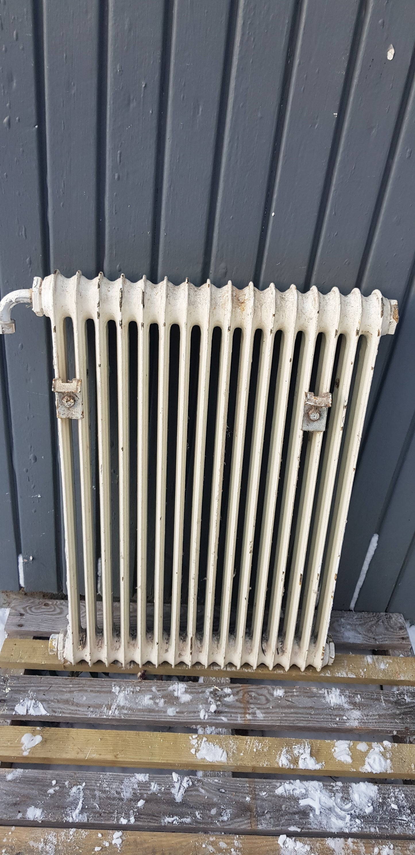 ARTIKELNUMMER 441  Fint gammal Element/Radiator  B 50-58 H 74 D 8 Pris 1500 KR