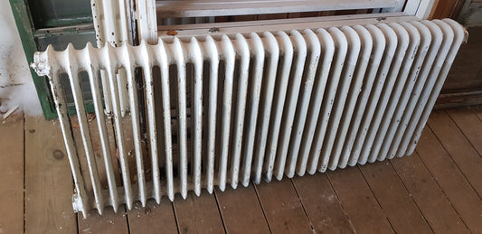 ARTIKELNUMMER 444 Fin gammal Element/Radiator B 130 H 59 D 13 Pris 2500KR