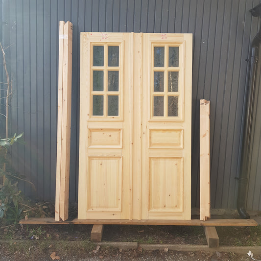 ART 457 Nytillverkad pardörr i gammal stil Mått B130 x H210 cm Öppnas utåt Handtag på höger sida Pris 15000 kr Tillkommer 1000 kr för gångjärn och låskista