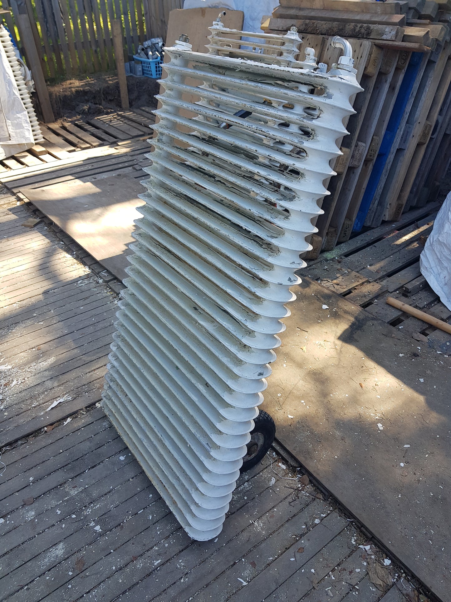 ARTIKELNUMMER 522  Fin gammal Element/Radiator  B 140 H 75 D13 Pris 2500 KR