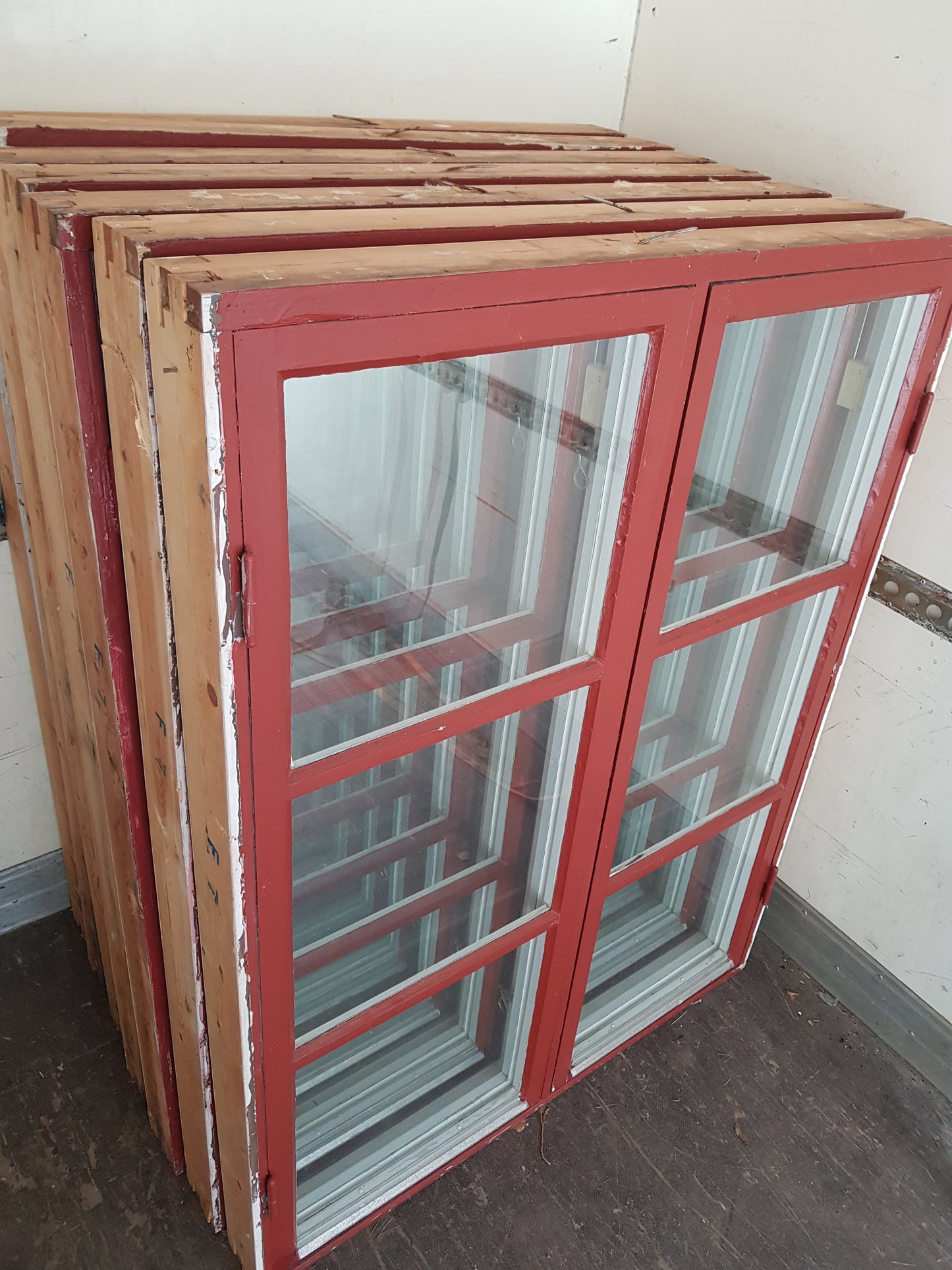 Art 03G  4st  4st fönster med karm B 110 H147  D 10.5  4500kr st
