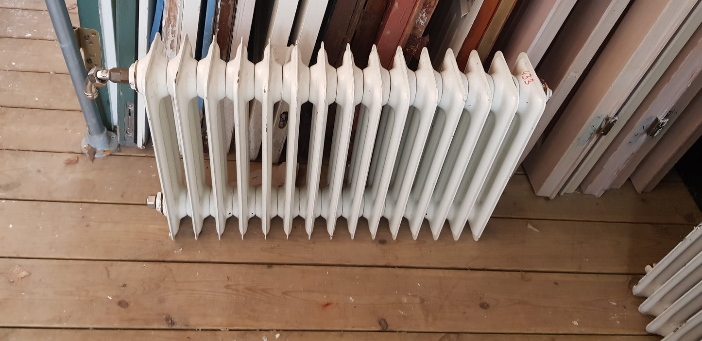 ARTIKELNUMMER 433  Fint gammal Element/Radiator  B 80 H 46 D 16,5 Pris 1500 KR