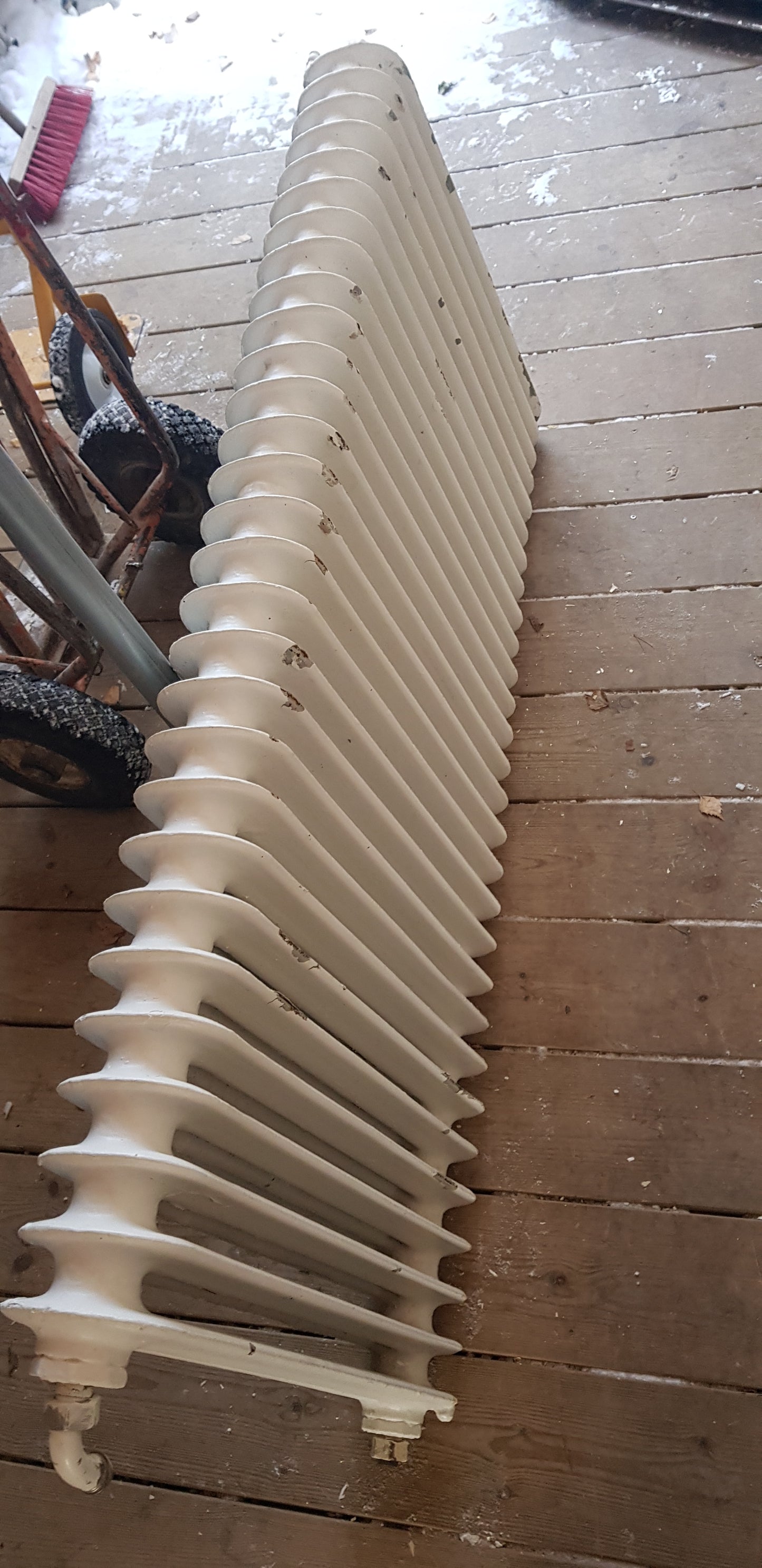 ARTIKELNUMMER 444 Fin gammal Element/Radiator B 130 H 59 D 13 &nbsp;Pris 2500KR