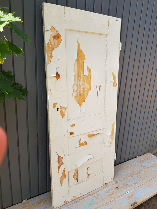 ART 694 B66.5 H154 D4 PRIS 1500KR höger