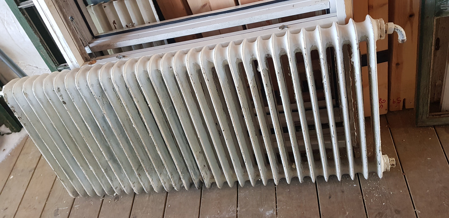 ARTIKELNUMMER 444 Fin gammal Element/Radiator B 130 H 59 D 13 &nbsp;Pris 2500KR