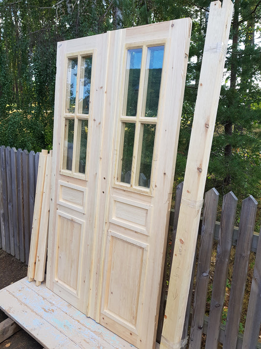 ART 675 Nytillverkad pardörr i gammal stil  Mått B120 x H210 cm Öppnas utåt Handtag på höger sida Pris 15000 kr  Tillkommer 1000 kr för gångjärn och låskista