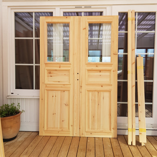 ART 714 Nytillverkad pardörr i gammal stil Mått B140 x H210 cm Öppnas utåt Handtag på höger sida Pris 15000 kr Tillkommer 1000 kr för gångjärn och låskista