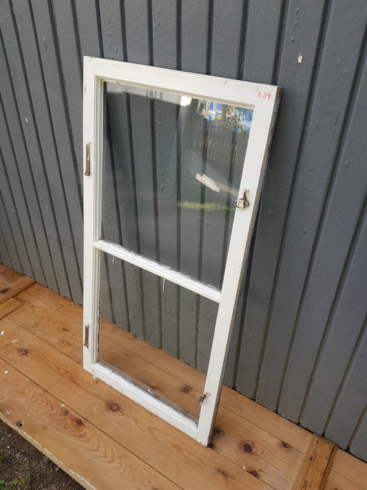 ART 629. b50 H98 600 kr munblåst glas