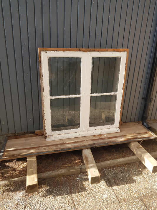 256G B103 h106 d10.5 munblåst 3000kr